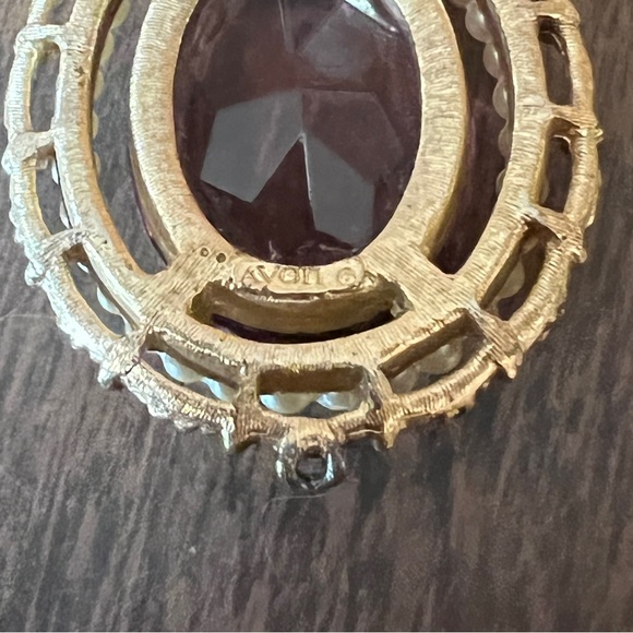 Avon statement necklace gold tone purple pendant - Picture 11 of 11